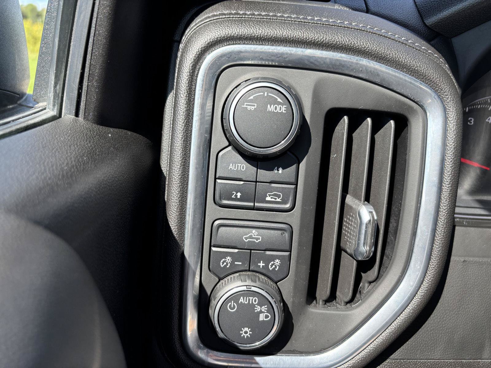 Used 2021 Chevrolet Silverado 1500 LT AWD/4WD image 28