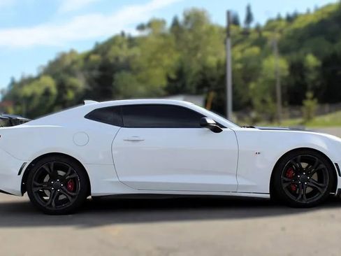 Used 2018 Chevrolet Camaro SS RWD image 11