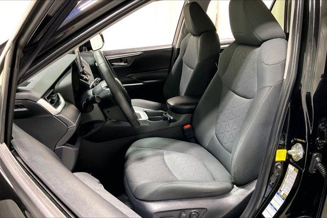 Certified 2020 Toyota RAV4 XLE w/ Convenience Package AWD/4WD image 26