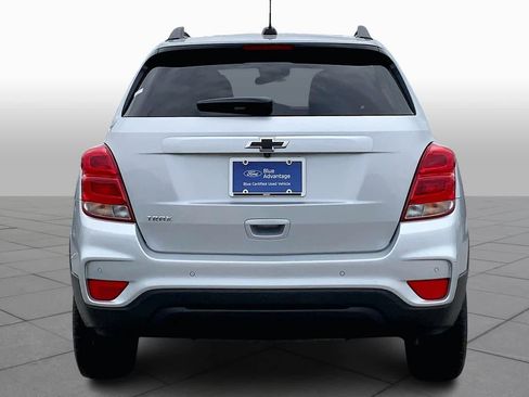 Used 2022 Chevrolet Trax LT w/ Driver Confidence Package image 4