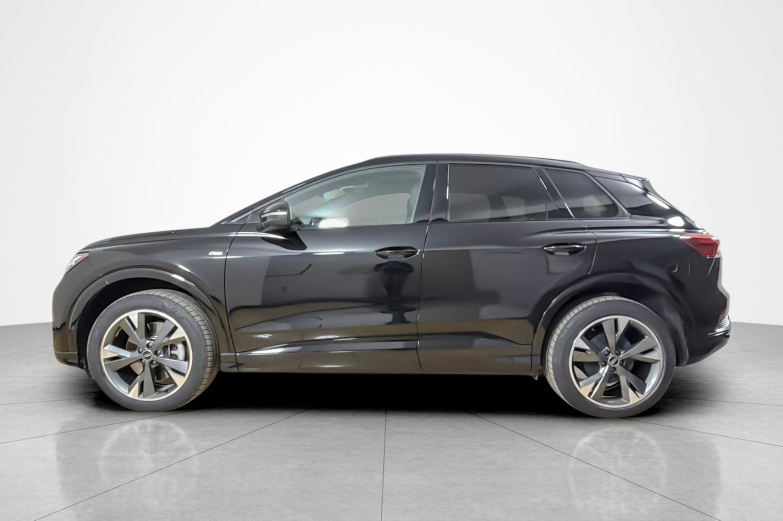 Certified 2023 Audi Q4 e-tron Premium Plus AWD/4WD image 2