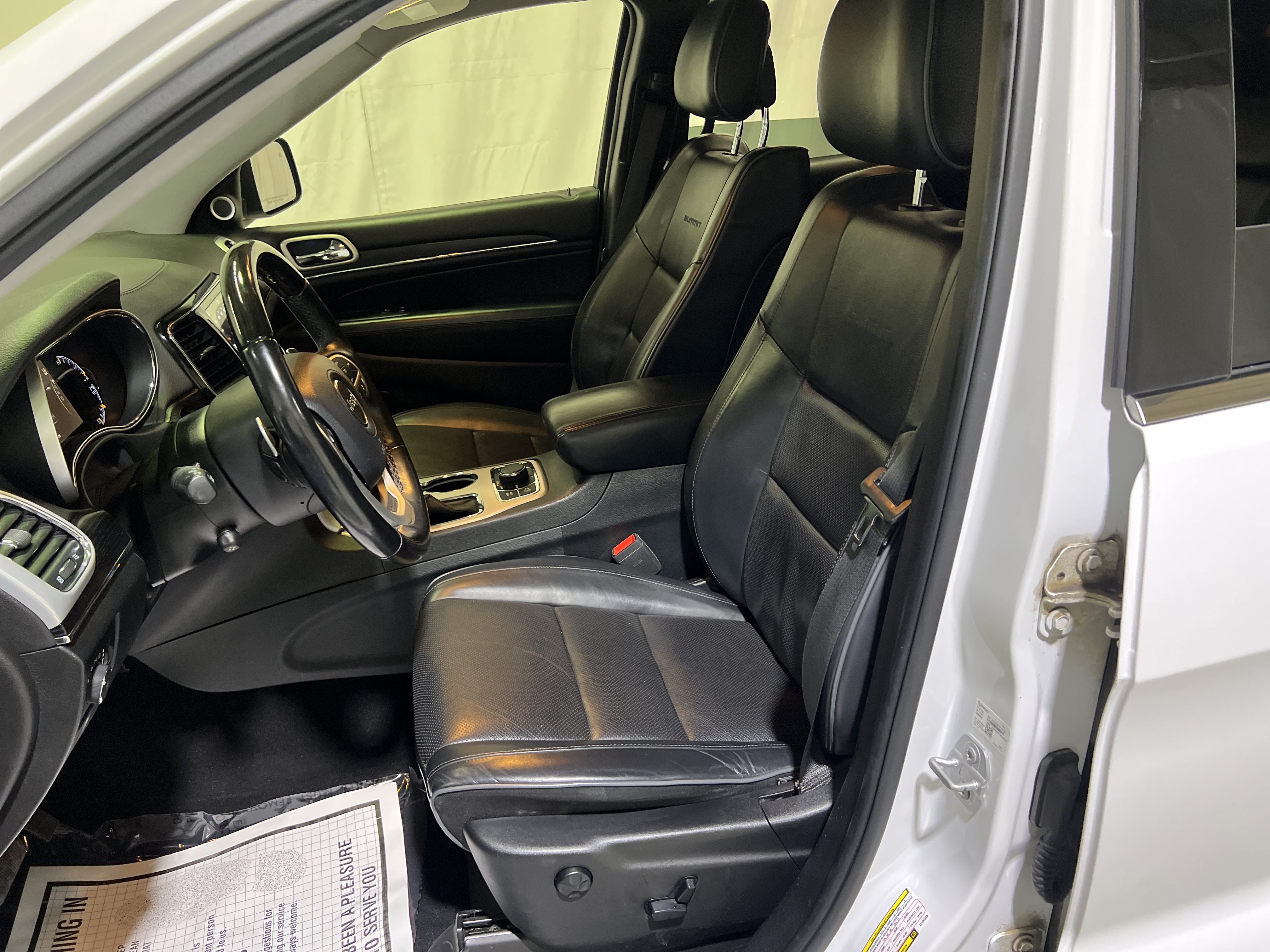 Used 2020 Jeep Grand Cherokee Summit AWD/4WD image 18