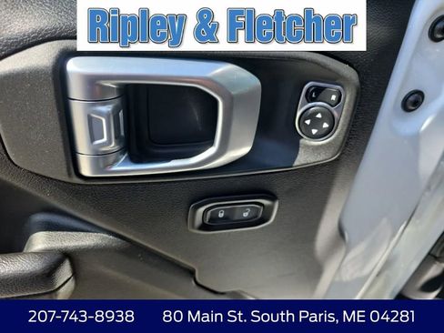 Used 2021 Jeep Gladiator Rubicon w/ Cold Weather Group AWD/4WD image 17