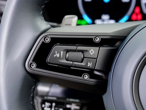 Used 2025 Porsche 911 Carrera image 13