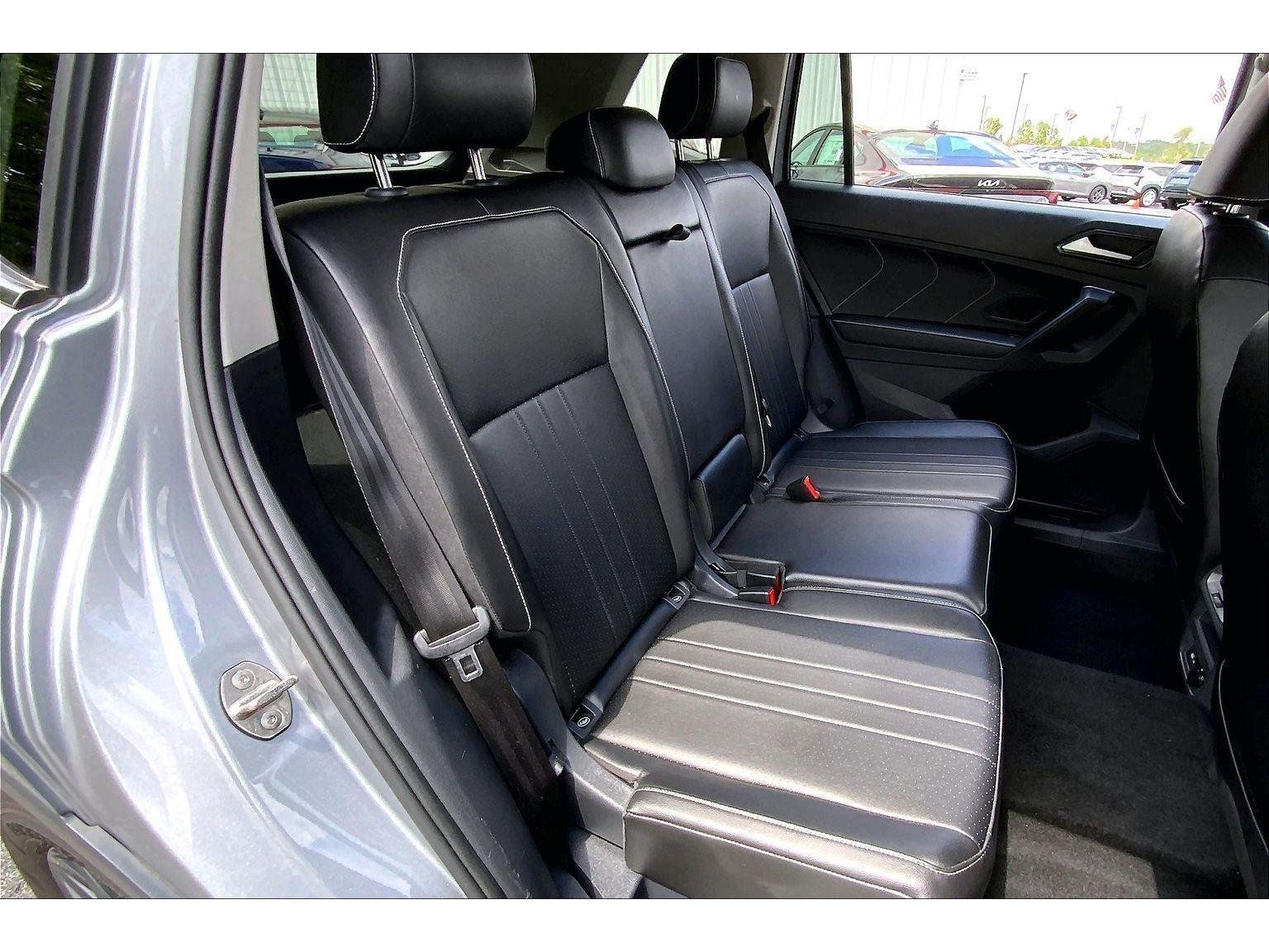 Used 2024 Volkswagen Tiguan SE AWD/4WD image 22