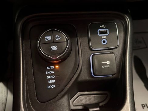 Used 2018 Jeep Compass Trailhawk w/ Leather Interior Group AWD/4WD image 15