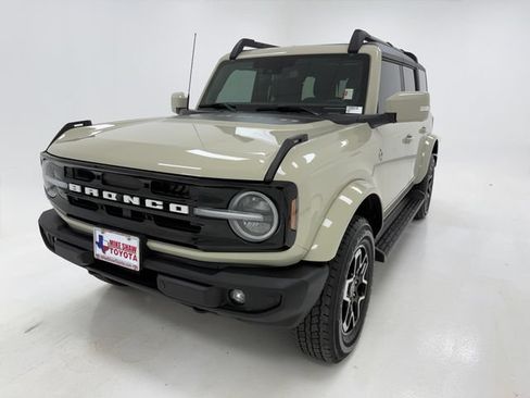 Used 2025 Ford Bronco Outer Banks AWD/4WD image 4