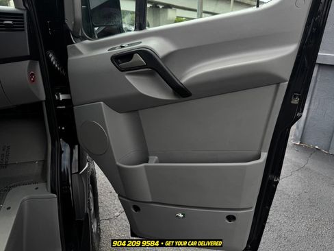 Used 2018 Mercedes-Benz Sprinter 2500 image 30