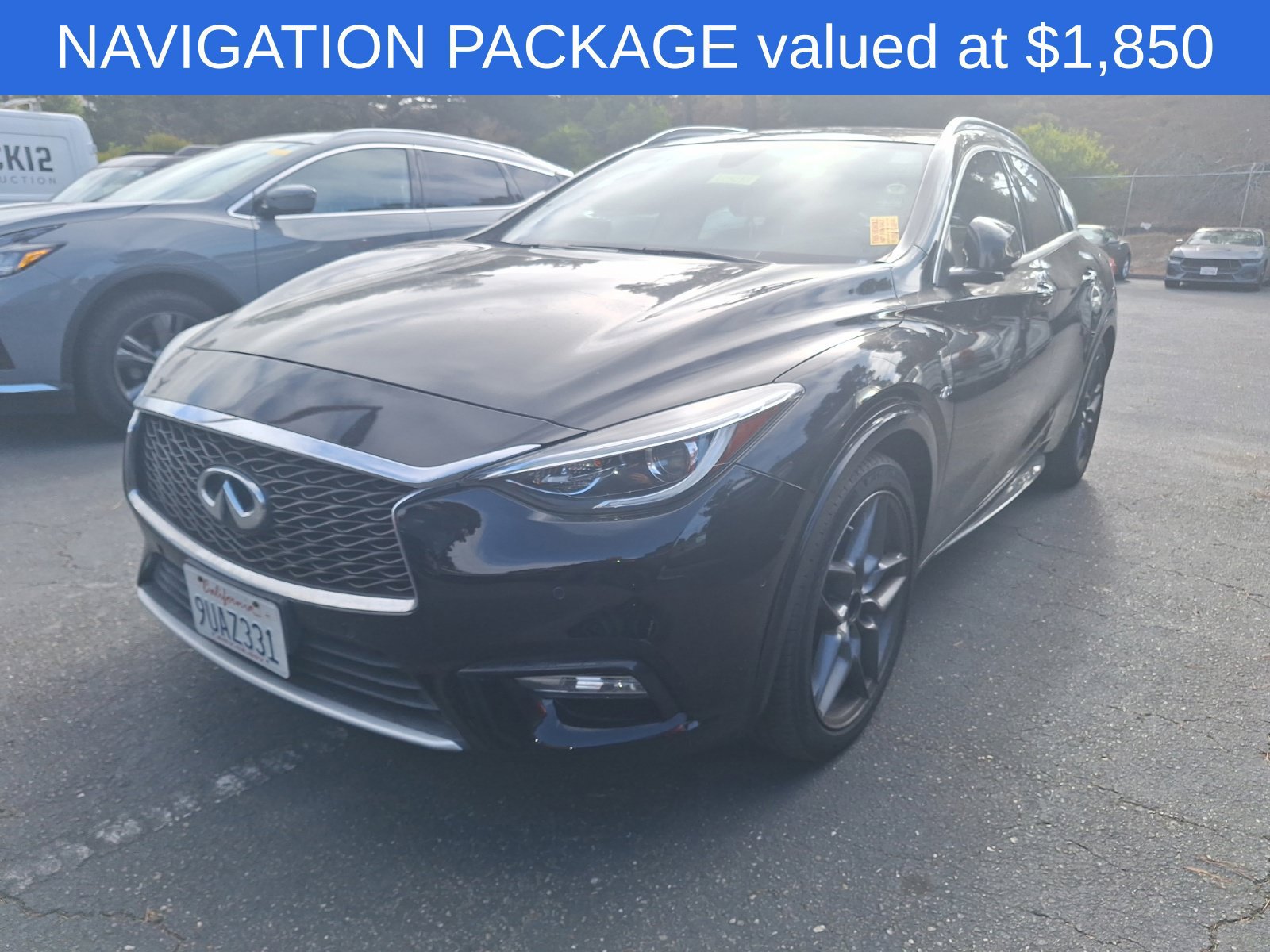 Used 2018 INFINITI QX30 Premium w/ Navigation Package FWD image 3