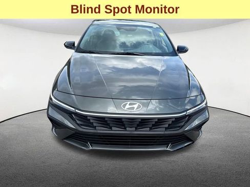 Used 2025 Hyundai Elantra Sport image 4