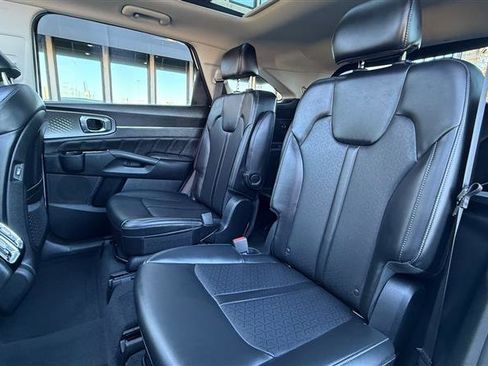Used 2023 Kia Sorento SX image 19