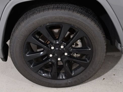 Used 2021 Jeep Grand Cherokee Laredo X AWD/4WD image 24
