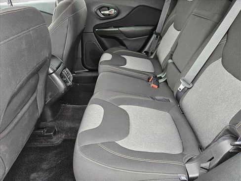 Used 2017 Jeep Cherokee Altitude image 16
