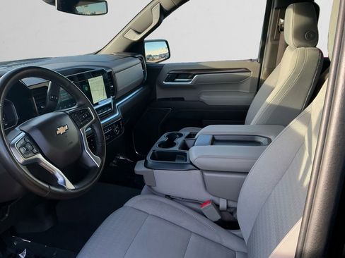 Used 2025 Chevrolet Silverado 1500 LT image 9