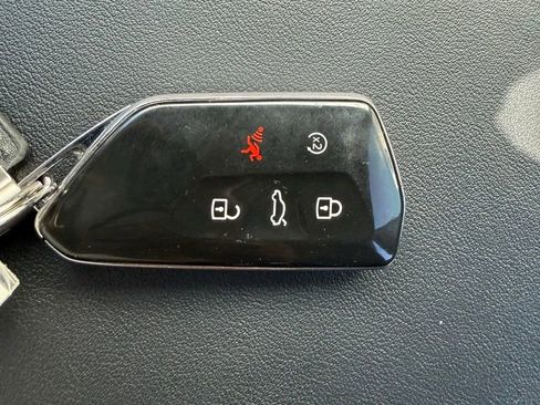 Certified 2024 Volkswagen Atlas SE w/ Black Wheel Package image 21