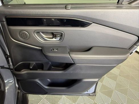 Used 2025 Honda Pilot TrailSport image 41