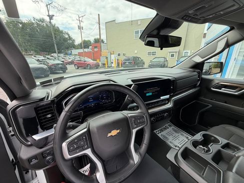 Used 2025 Chevrolet Silverado 1500 LT AWD/4WD image 21