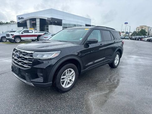 Used 2026 Ford Explorer Active AWD/4WD image 3