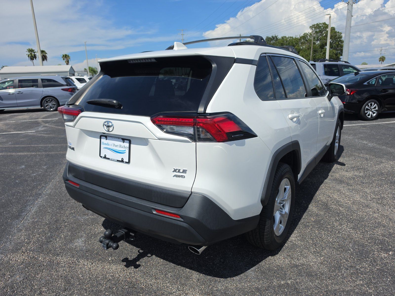 Used 2019 Toyota RAV4 XLE w/ Convenience Package AWD/4WD image 4