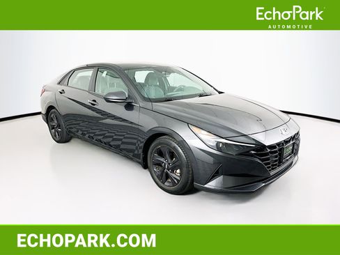 Used 2023 Hyundai Elantra SEL image 1