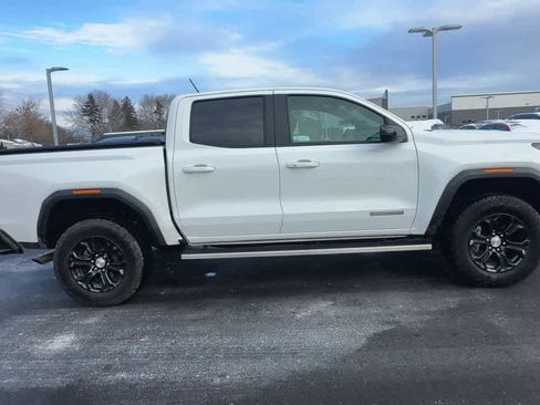 Used 2024 GMC Canyon Elevation w/ Convenience Package image 9