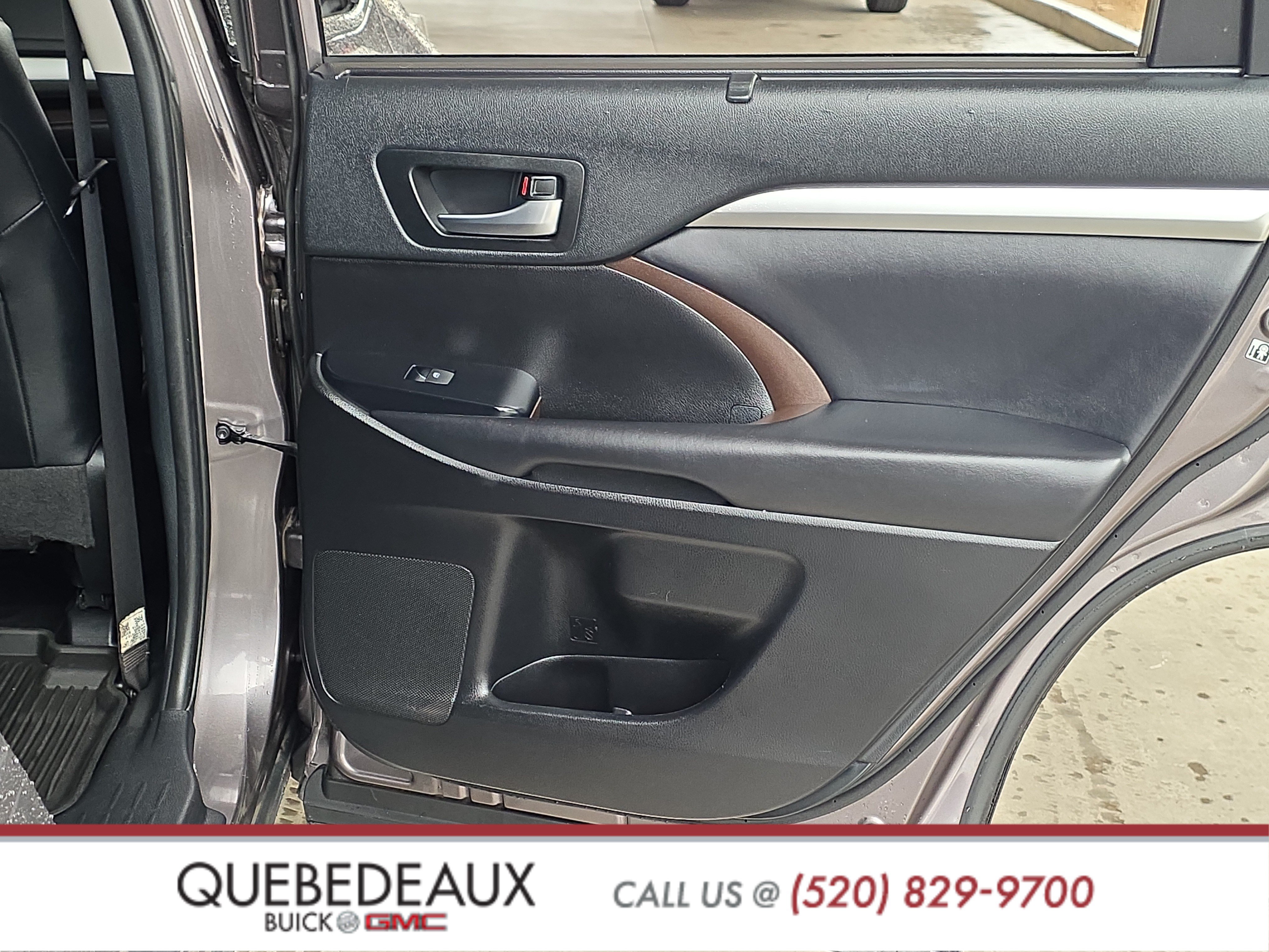 Used 2019 Toyota Highlander XLE FWD image 27