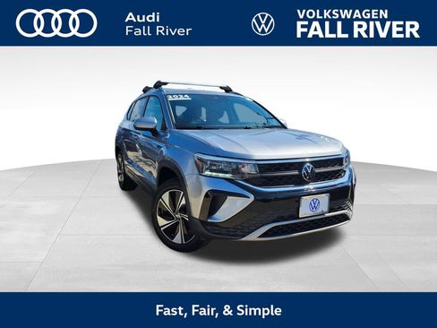 Certified 2024 Volkswagen Taos SE AWD/4WD image 1