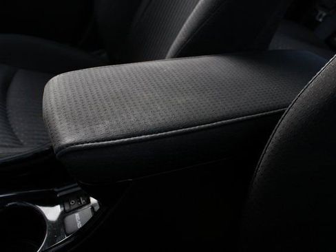 Used 2017 Toyota Prius Three image 18