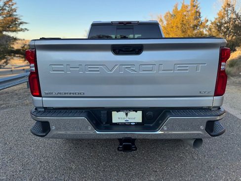 Used 2021 Chevrolet Silverado 2500 LTZ w/ LTZ Convenience Package image 7