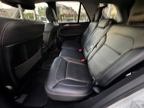 Used 2015 Mercedes-Benz ML 350 4MATIC w/ Premium 1 Package image 19