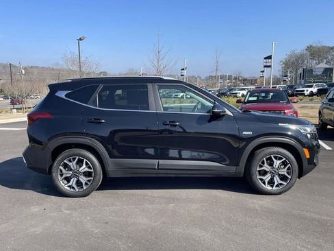 Used 2023 Kia Seltos EX image 2