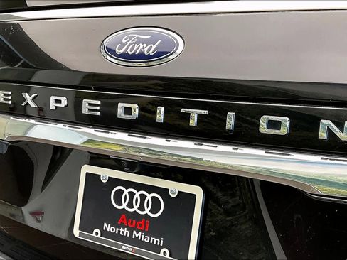 Used 2023 Ford Expedition Limited image 18