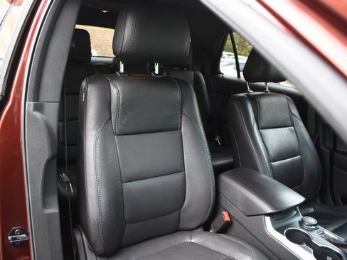 Used 2015 Ford Explorer XLT w/ Equipment Group 202B image 26