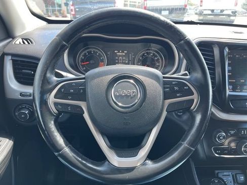 Used 2015 Jeep Cherokee Latitude w/ Comfort/Convenience Group AWD/4WD image 40