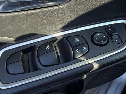 New 2025 Nissan Versa SR w/ Trunk Package image 20