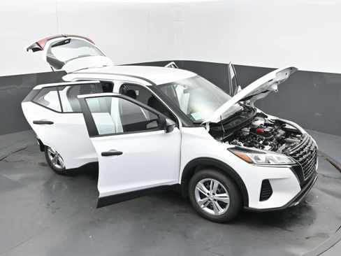 Certified 2025 Nissan Kicks Play S image 38