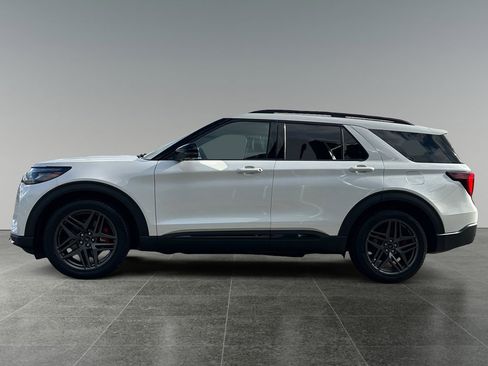 Used 2025 Ford Explorer ST AWD/4WD image 5