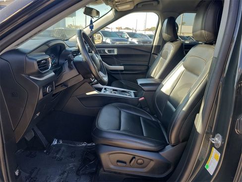 Used 2023 Ford Explorer XLT w/ Equipment Group 202A image 11