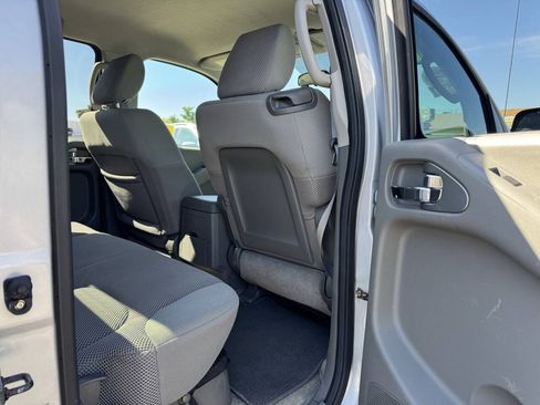 Used 2011 Nissan Frontier SV AWD/4WD image 31