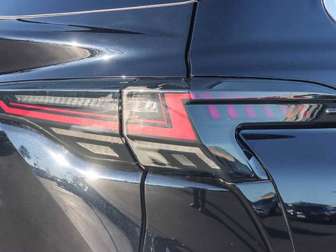 Used 2023 Toyota Sienna XSE image 8