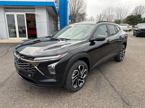 Used 2026 Chevrolet Trax RS FWD image 1