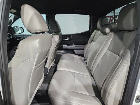 Used 2019 Toyota Tacoma TRD Off-Road AWD/4WD image 34