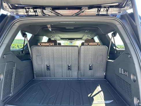 New 2026 Chevrolet Suburban High Country w/ Sun And Tow Package AWD/4WD image 19