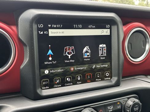 Used 2022 Jeep Gladiator Rubicon w/ LED Lighting Group AWD/4WD image 18