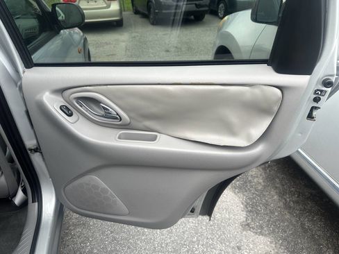 Used 2001 MAZDA Tribute ES image 17