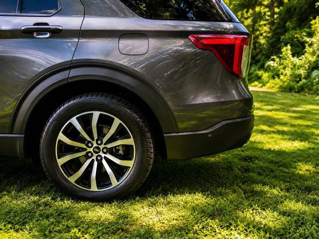 Used 2020 Ford Explorer ST w/ Premium Technology Package AWD/4WD image 7