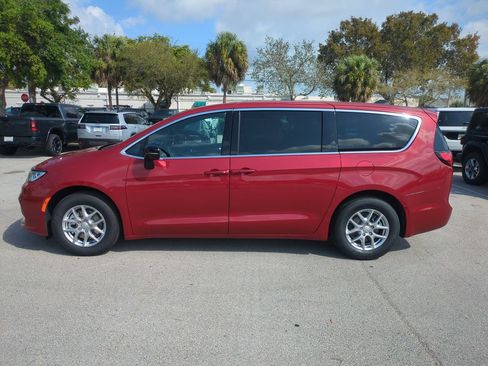 New 2026 Chrysler Pacifica Select image 8