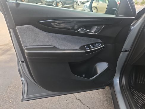 Used 2024 Chevrolet TrailBlazer LS w/ LS Convenience Package FWD image 18
