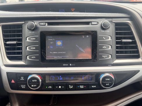 Used 2014 Toyota Highlander Plus FWD image 14