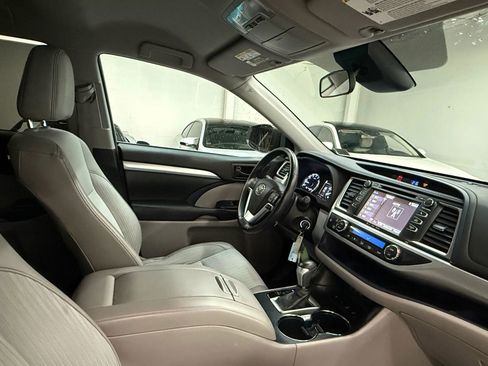 Used 2017 Toyota Highlander Plus image 26
